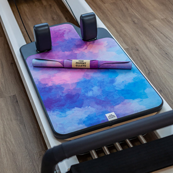Reformer Pilates Matte für Reformer Pilates mit Batikmuster auf Reformer Pilates Geraet Gesamtansicht