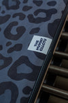 Reformer Pilates Matte für Reformer Pilates mit Leopardenprint auf Reformer Pilates Geraet Logoansicht