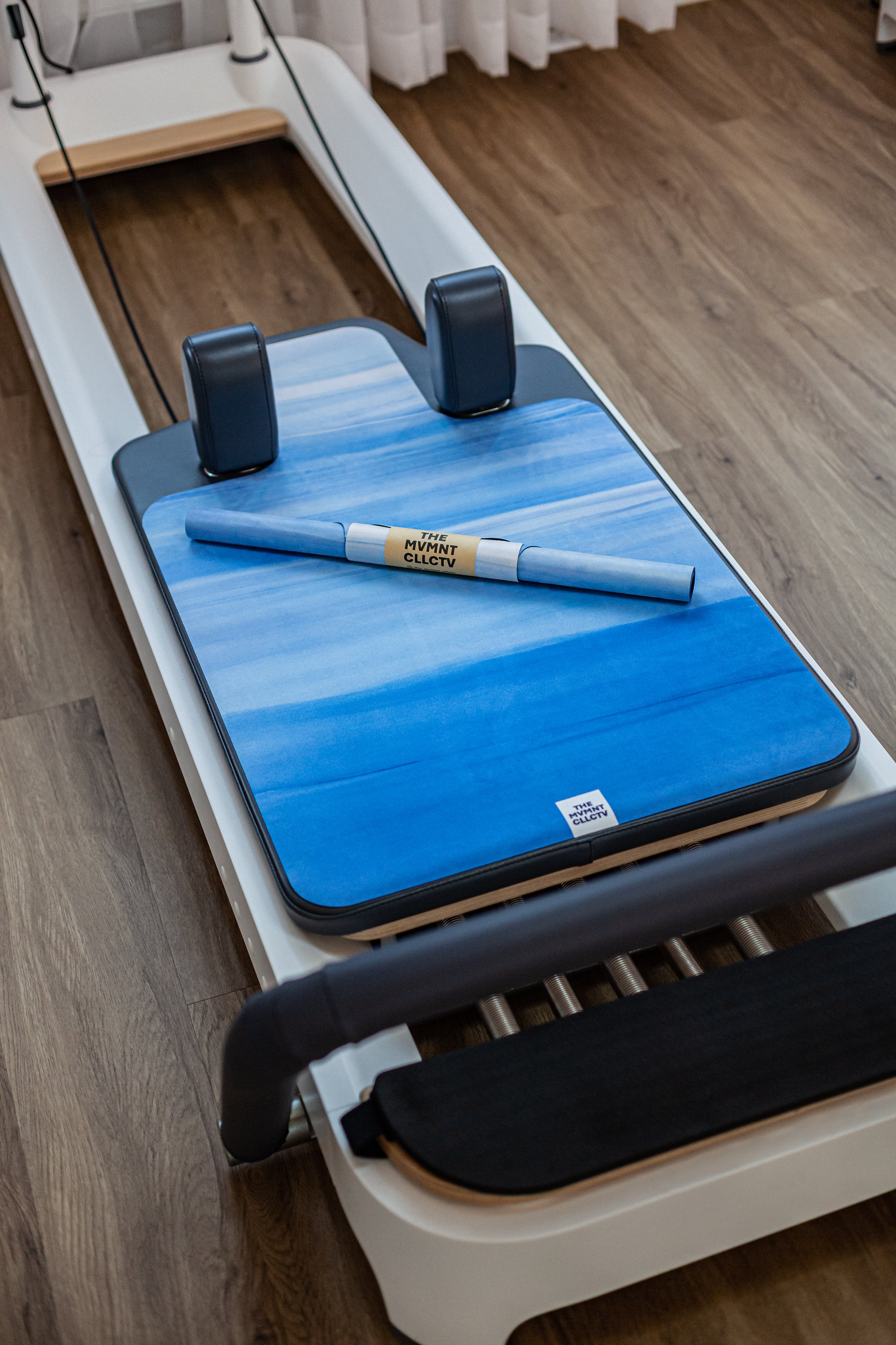 Reformer Pilates Matte für Reformer Pilates mit Ozeanoptik auf Reformer Pilates Geraet Gesamtansicht