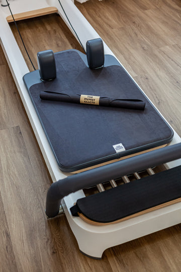 Reformer Pilates Matte für Reformer Pilates in schwarz auf Reformer Pilates Geraet Gesamtansicht