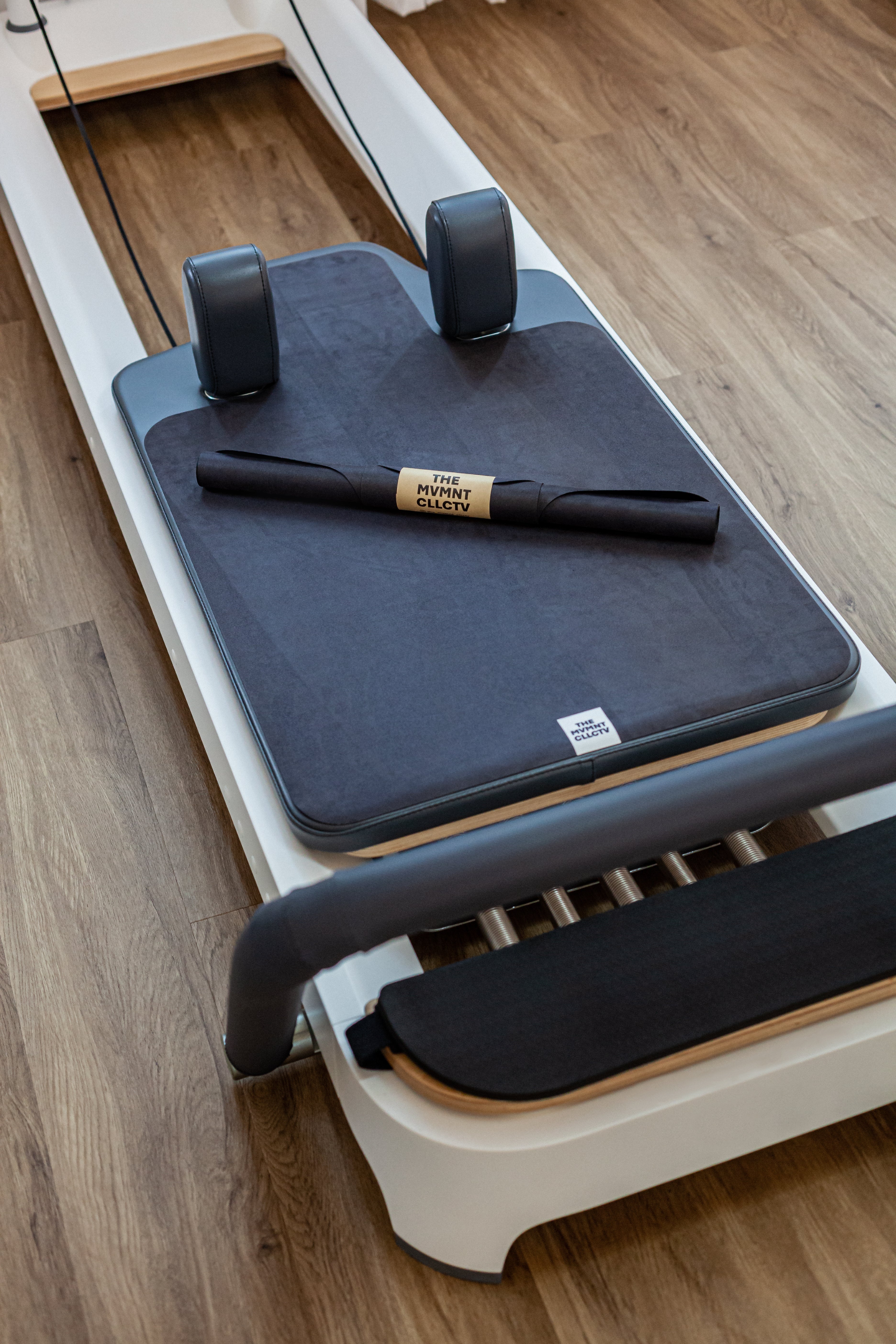 Reformer Pilates Matte für Reformer Pilates in schwarz auf Reformer Pilates Geraet Gesamtansicht